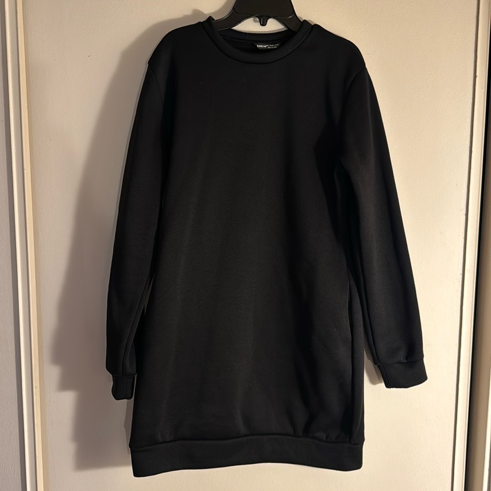 Black long sweatshirt w/pockets🖤